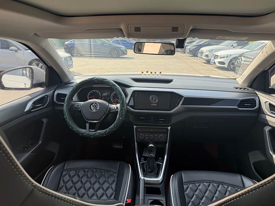Volkswagen T-Cross 2021 #10 Volkswagen T-Cross 2021 car image #10