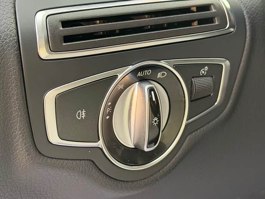 Mercedes-Benz C Class 2015 car image #10