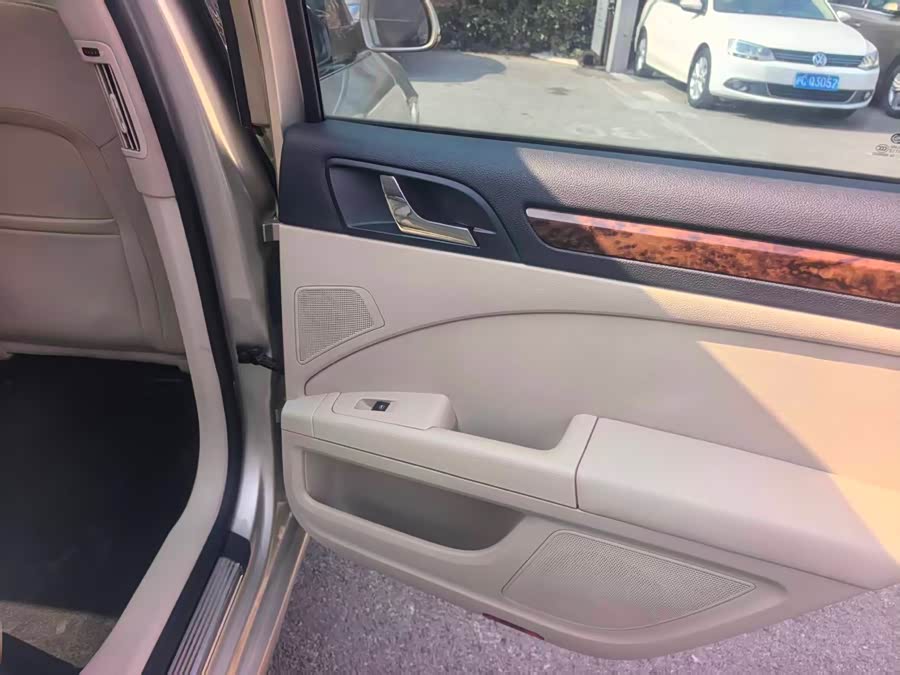 Skoda Superb 2013 car image #10