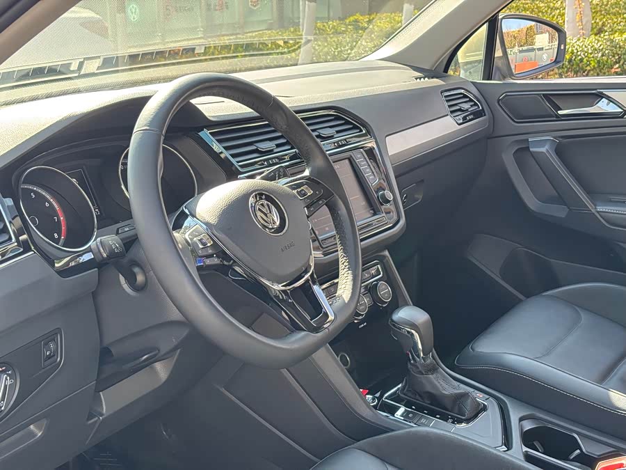 Volkswagen Tiguan L 2018 #10 Volkswagen Tiguan L 2018 car image #10