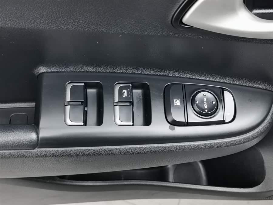 Kia K2 2017 car image #10