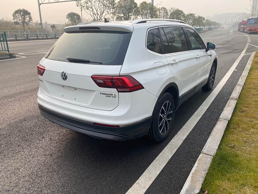 Volkswagen Tiguan L 2017 car image #10