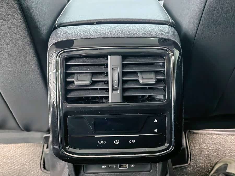 Volkswagen Passat 2023 car image #10