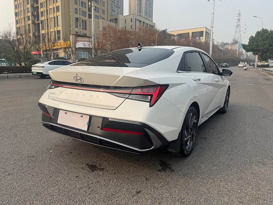 Hyundai Elantra 2025 immagine di auto #10