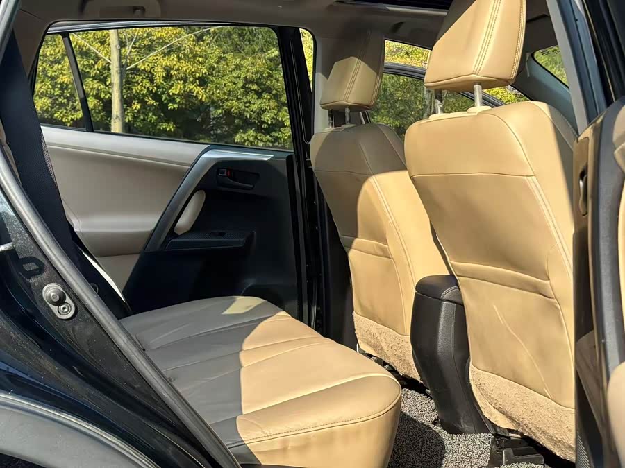 Toyota RAV4 2014 изображение автомобиля #10