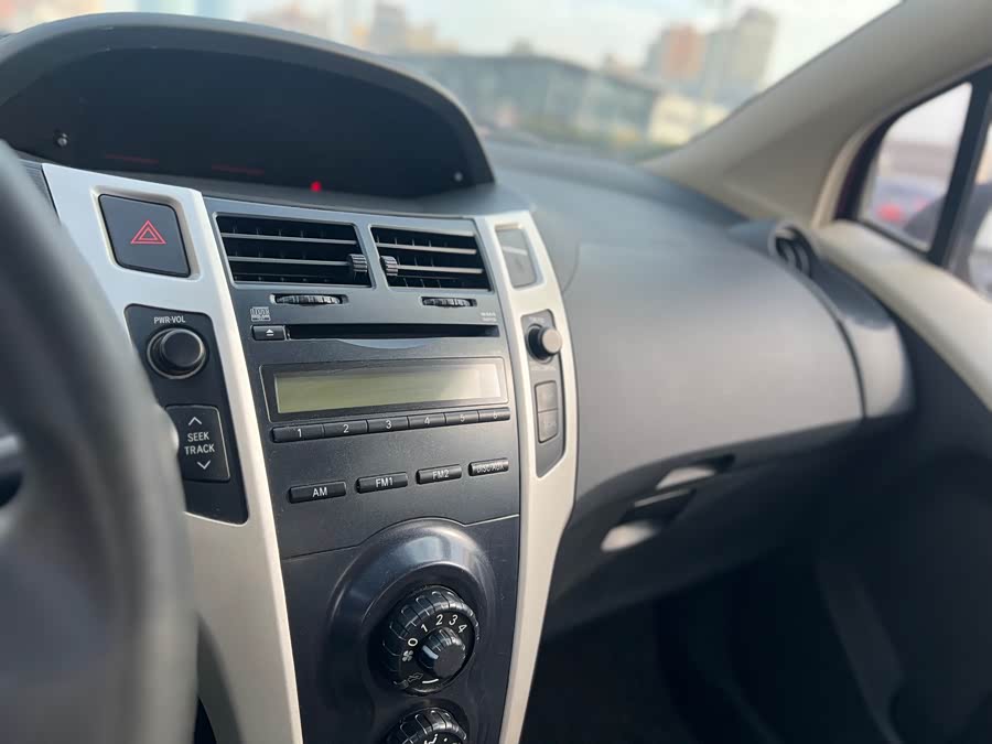 Toyota Yaris 2011 imagen de coche #10