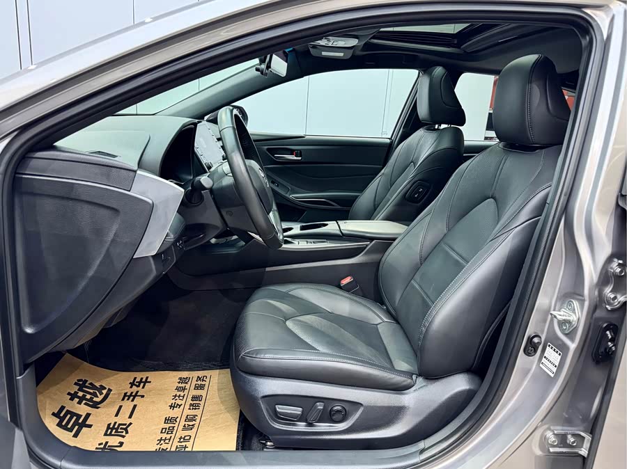 Toyota Avalon 2021 car image #10