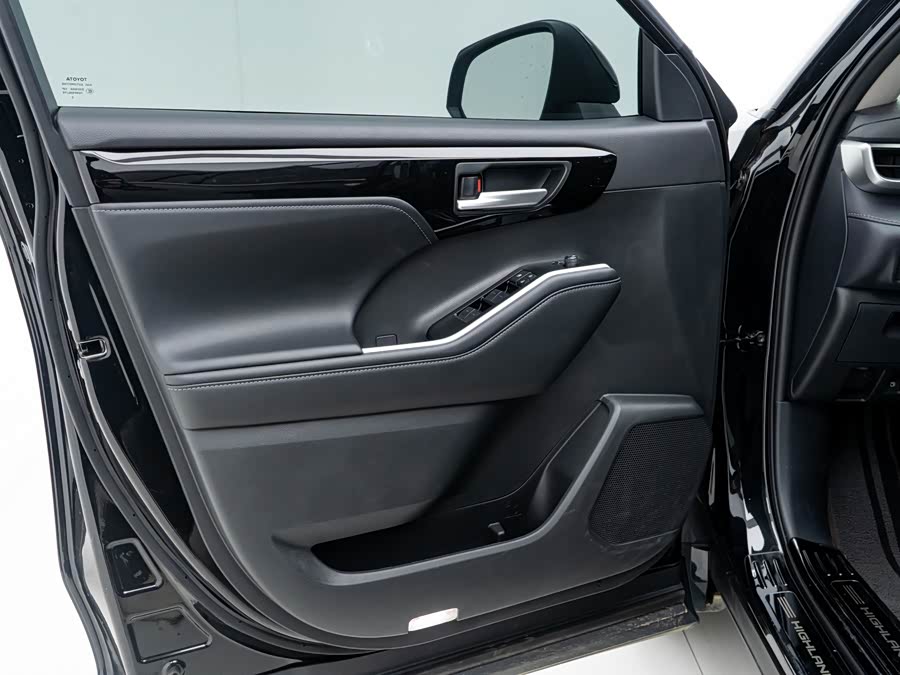 Toyota Highlander 2024 car image #10