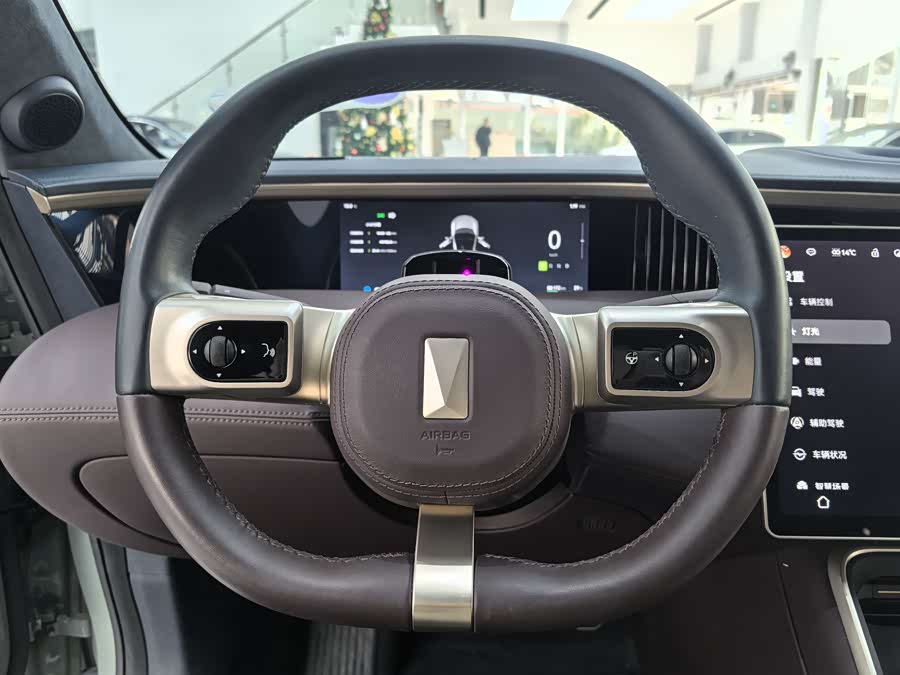 Avatr 11 2022 car image #10