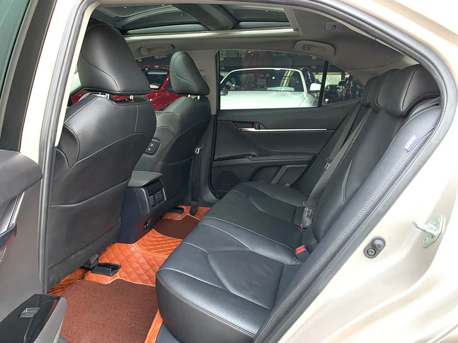 Toyota Camry 2022 immagine di auto #10