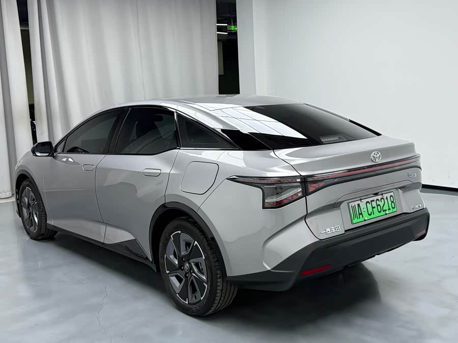 Toyota bZ3 2025 immagine di auto #10