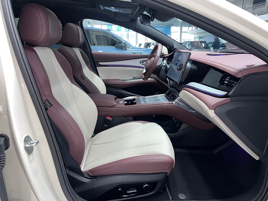 BYD Seal 07 DM-i 2025 car image #10