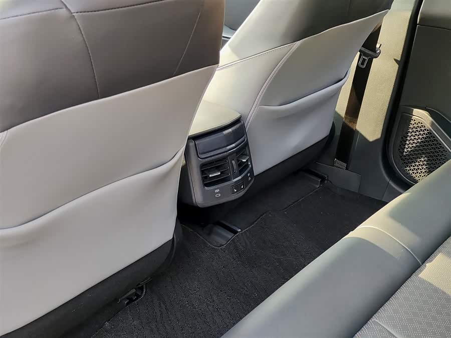 Toyota bZ3 2023 immagine di auto #10