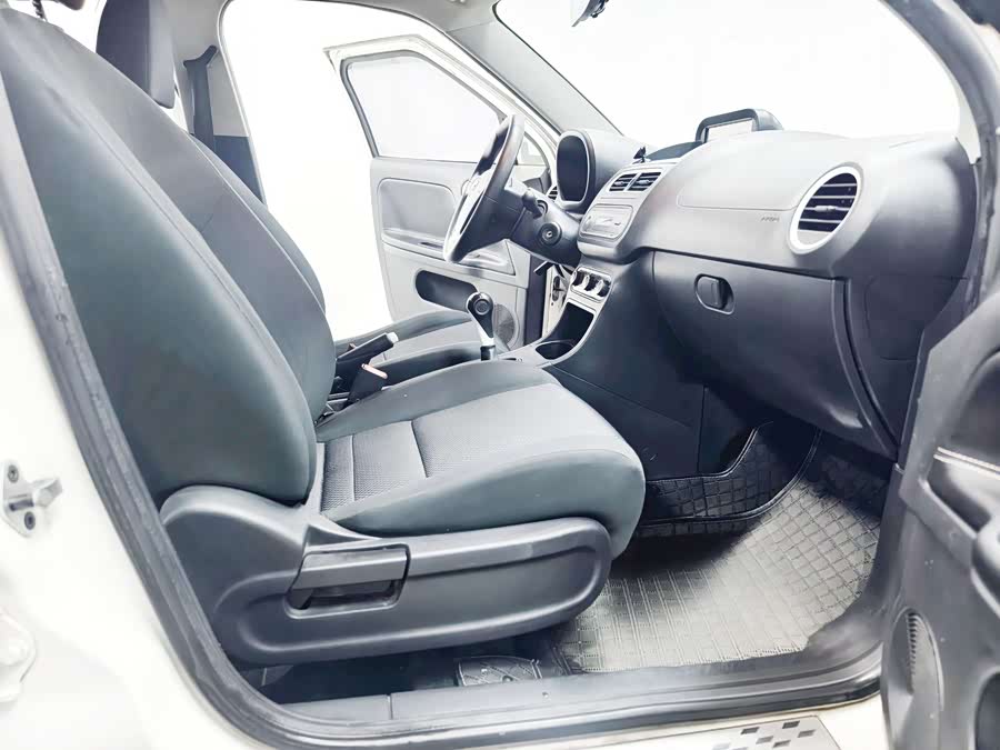 MG 3 2013 car image #10