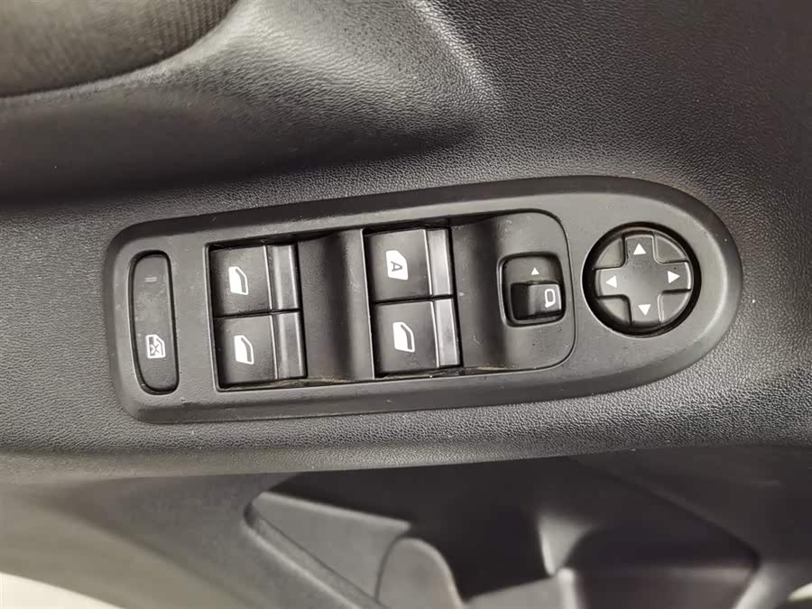 Citroen C-Elysée 2016 car image #10