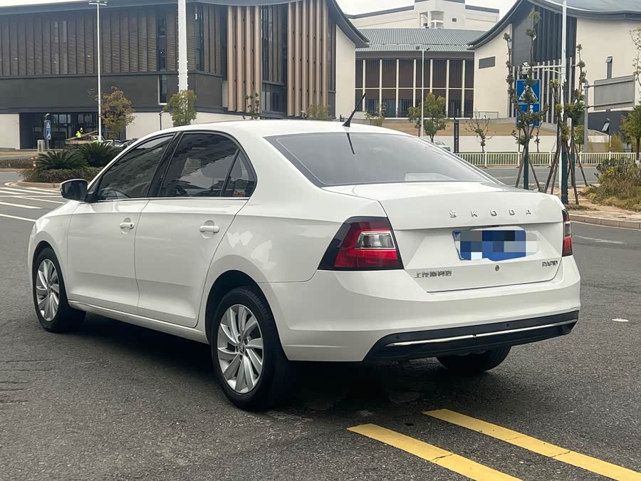 Skoda Rapid 2019 car image #10