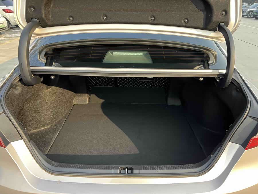 Toyota Camry 2021 immagine di auto #10