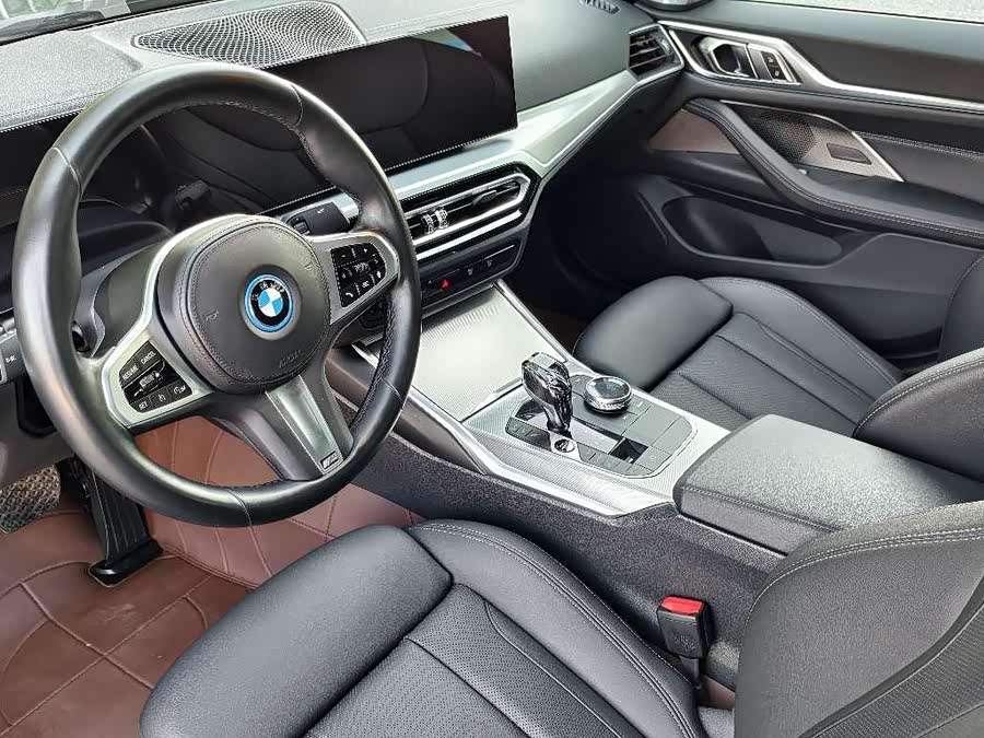BMW i4 2023 car image #10