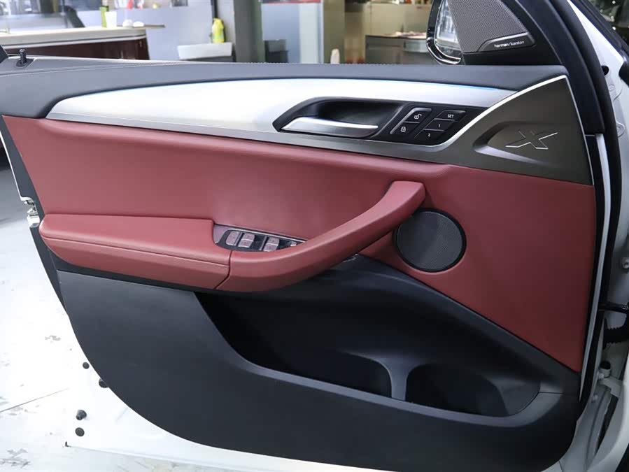 BMW iX3 2022 immagine di auto #10