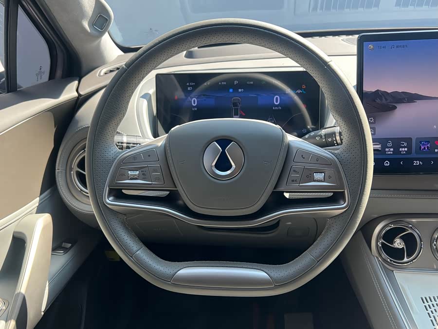 Denza N8 2023 car image #10