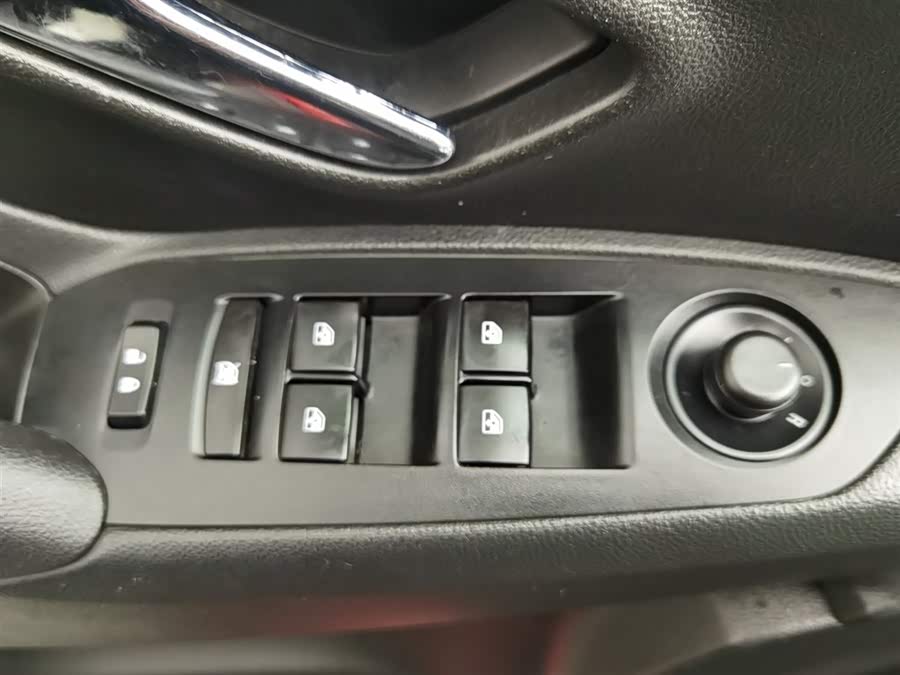 Chevrolet Tracker 2014 #10 Chevrolet Tracker 2014 car image #10