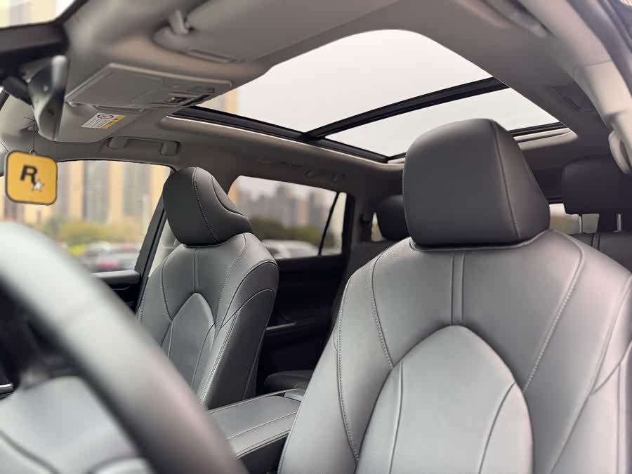 Toyota Highlander 2023 car image #10