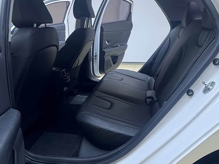 Hyundai Elantra 2022 car image #10