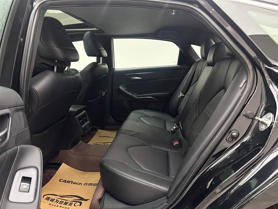 Toyota Avalon 2023 car image #10