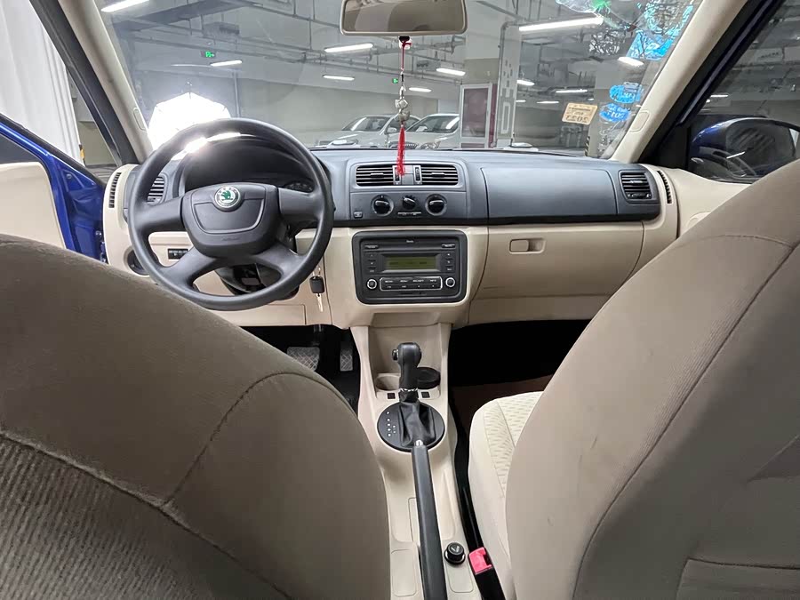 Skoda Fabia 2012 immagine di auto #10