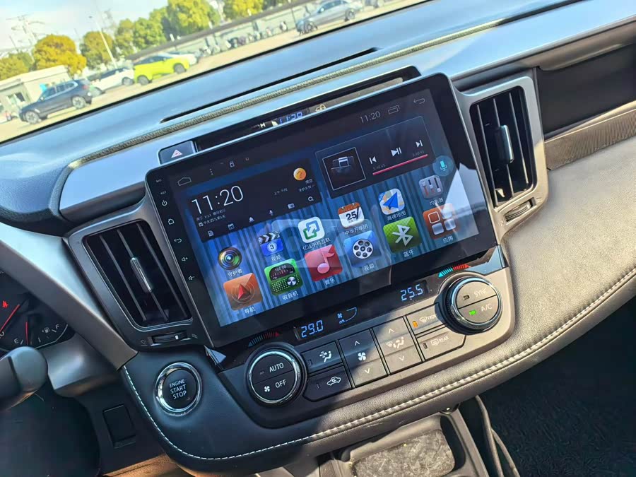 Toyota RAV4 2017 car image #10