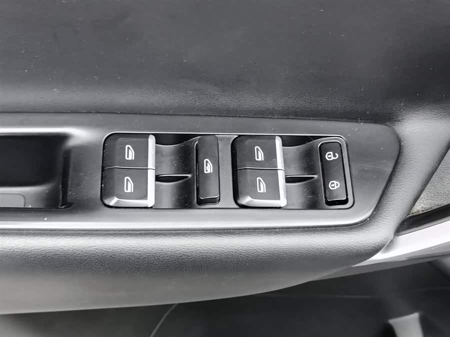 GEELY Boyue 2018 immagine di auto #10