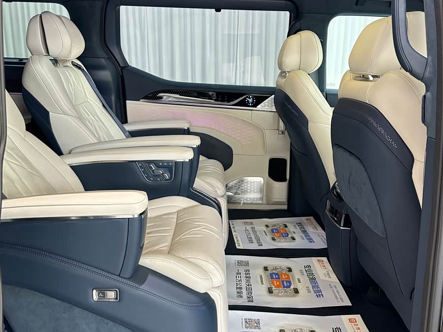 Zeekr 009 2025 car image #10