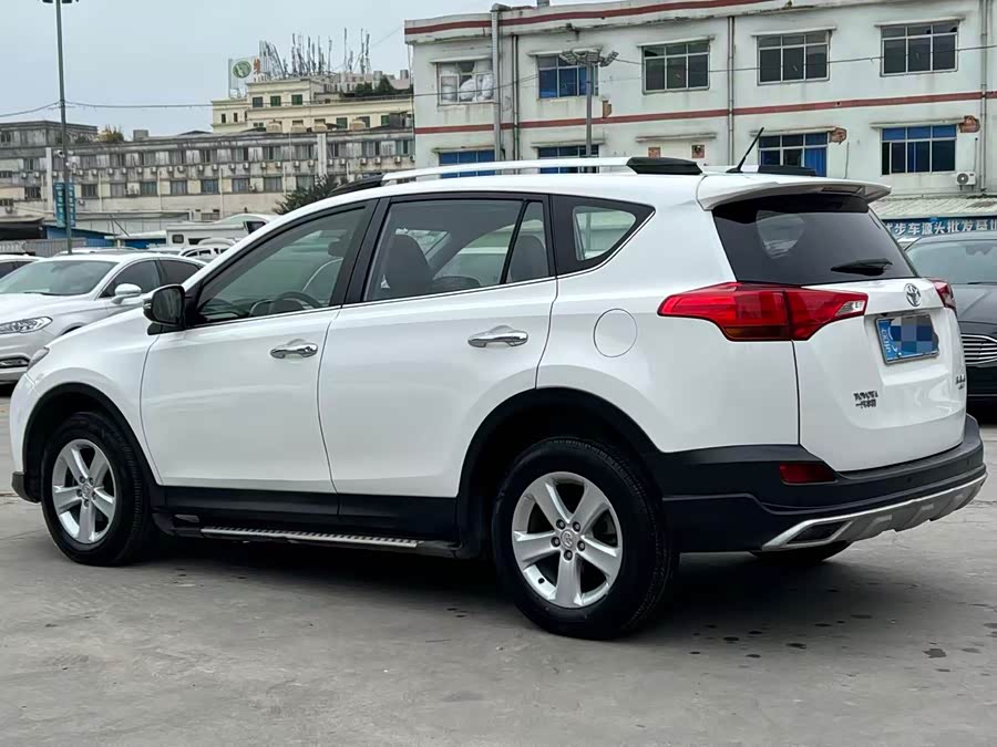 Toyota RAV4 2015 #10 Toyota RAV4 2015 car image #10