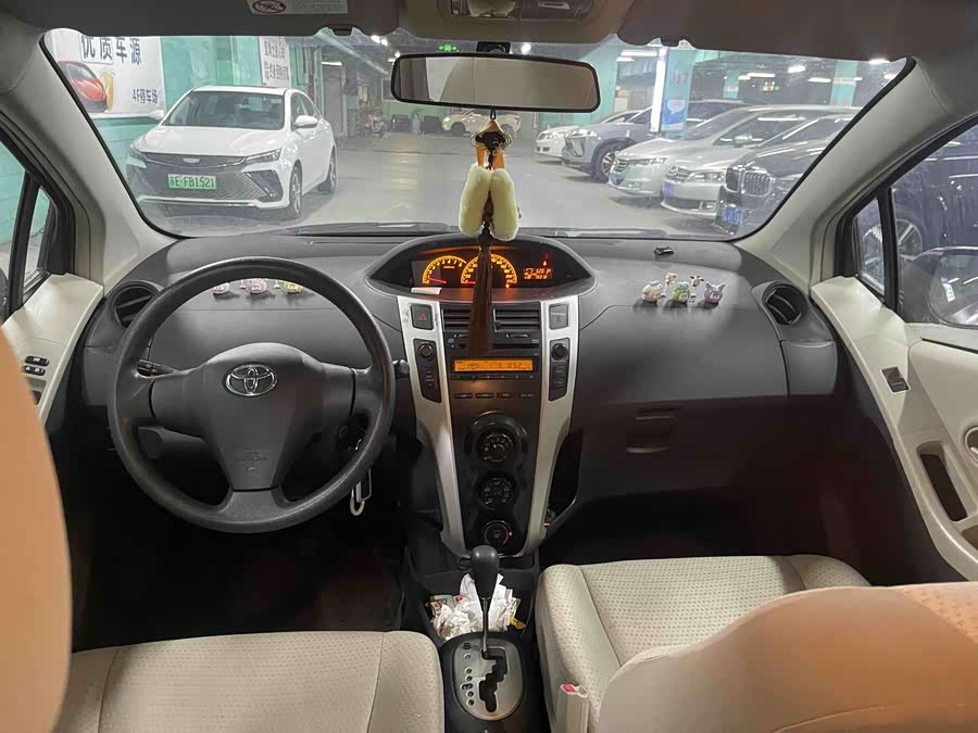 Toyota Yaris 2011 imagen de coche #10