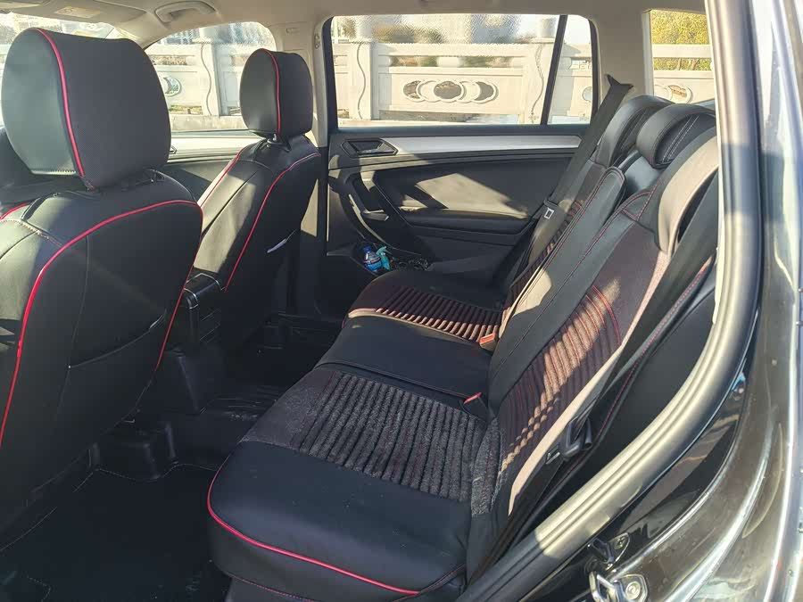 Volkswagen Tiguan L 2018 car image #10