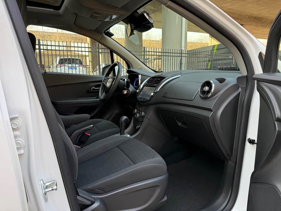 Chevrolet Tracker 2016 #10 Chevrolet Tracker 2016 car image #10