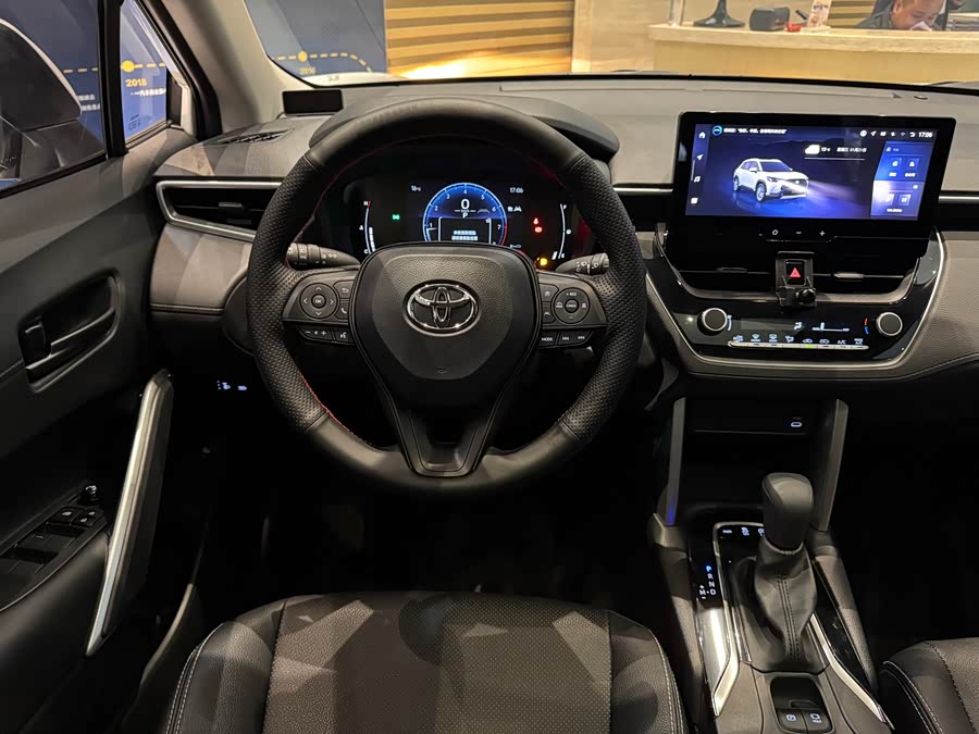 Toyota Corolla Cross 2024 immagine di auto #10