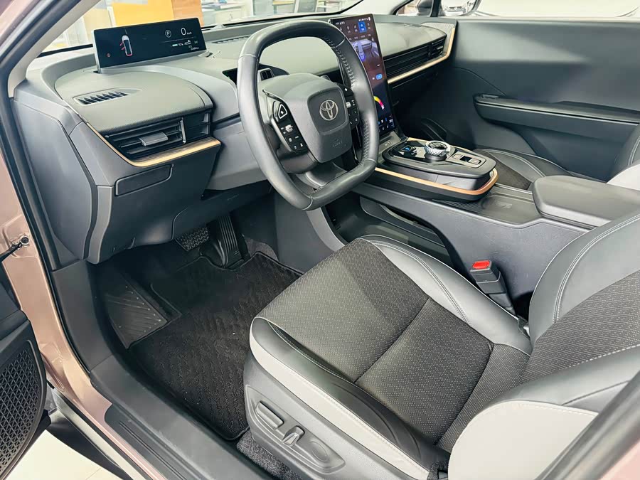 Toyota bZ3 2023 صورة سيارة #10