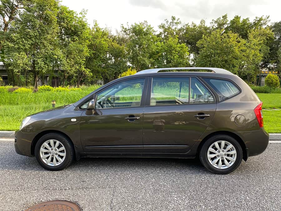 Kia Carens 2012 immagine di auto #10