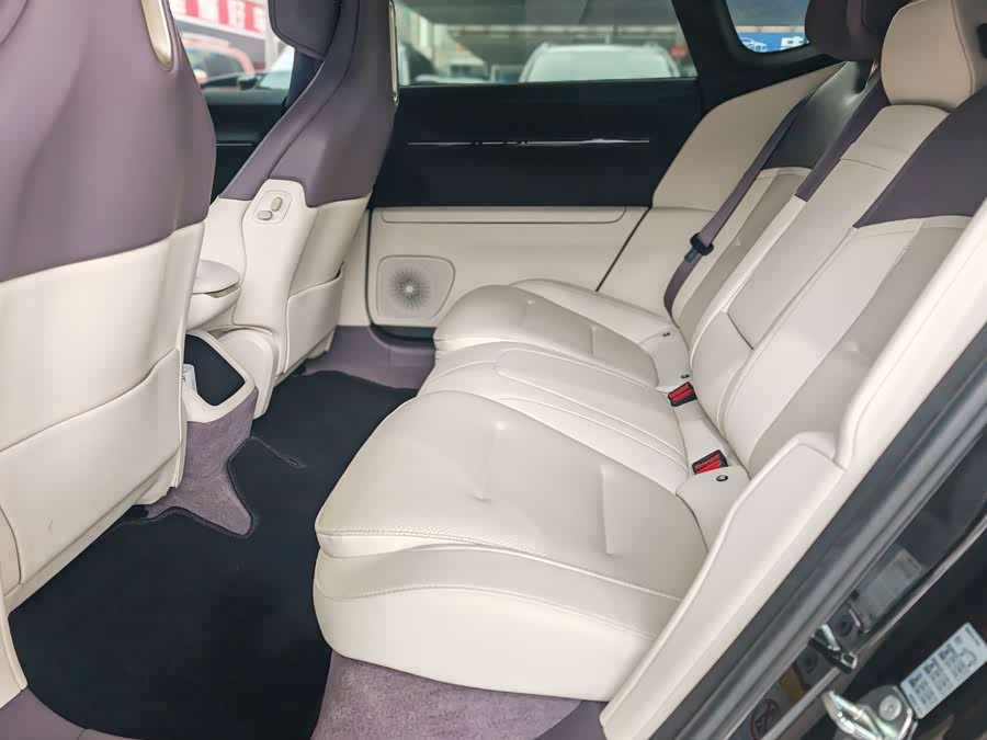 Avatr 12 2024 car image #10