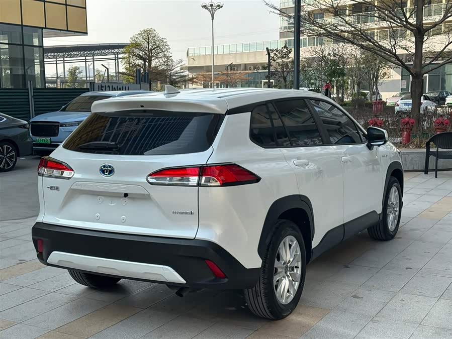 Toyota Corolla Cross 2024 immagine di auto #10