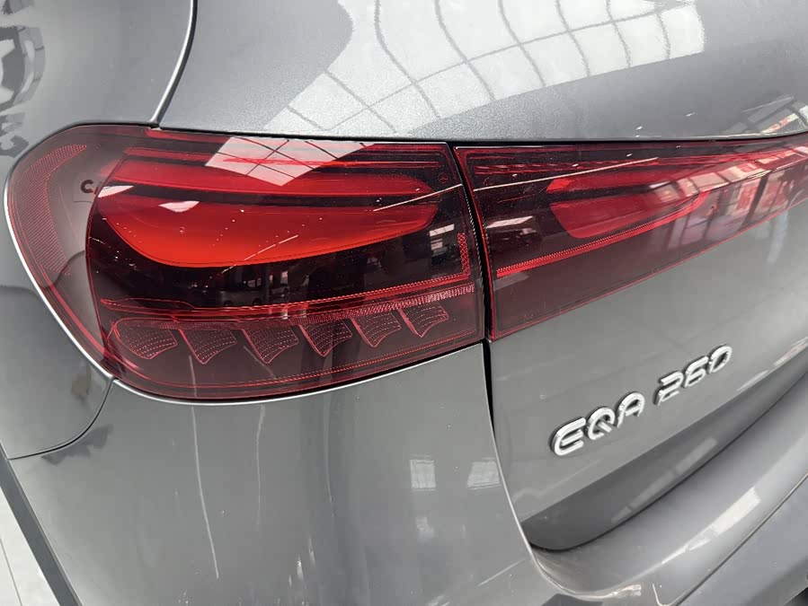 Mercedes-Benz EQA Class 2025 immagine di auto #10