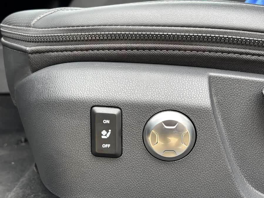 HongQi E-QM5 2024 car image #10