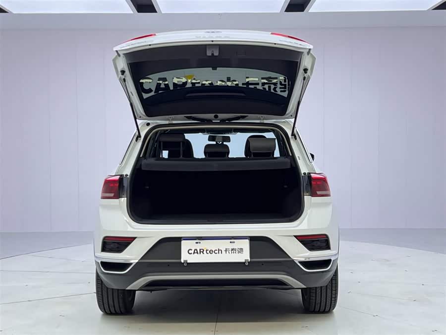 Volkswagen T-Roc 2021 car image #10
