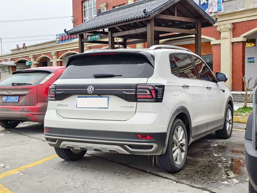 Volkswagen T-Cross 2020 #10 Volkswagen T-Cross 2020 car image #10