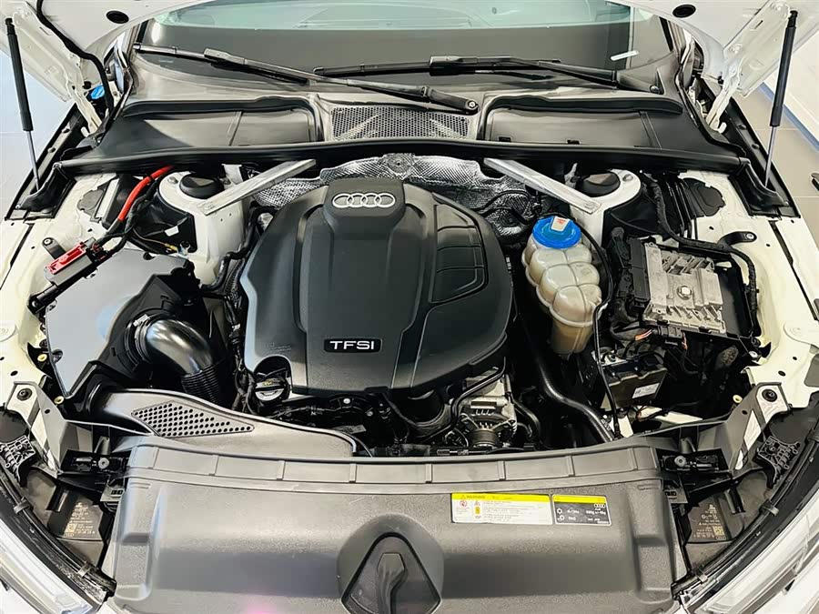 Audi A4L 2017 car image #10