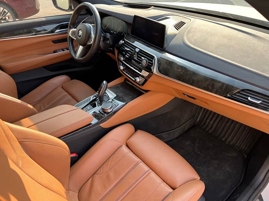 BMW 6 Series GT 2019 #10 BMW 6 Series GT 2019 car image #10