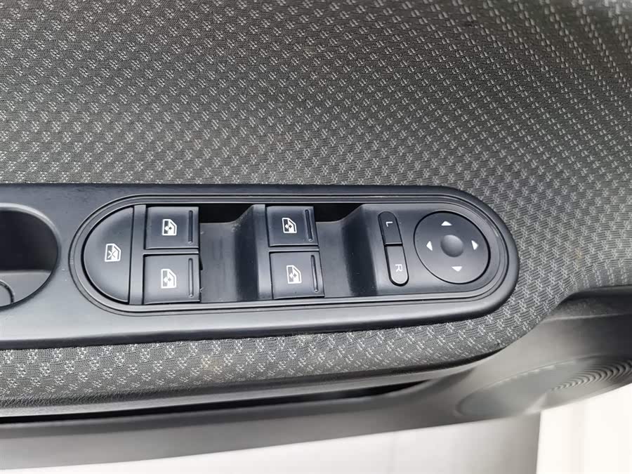 MG 3 2016 car image #10