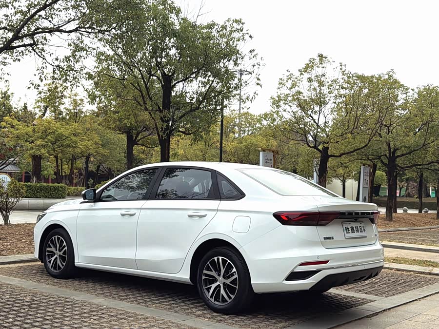 GEELY Emgrand 2021 car image #10