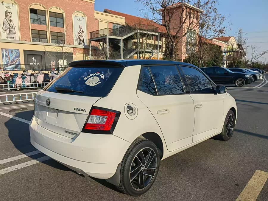 Skoda Fabia 2018 car image #10